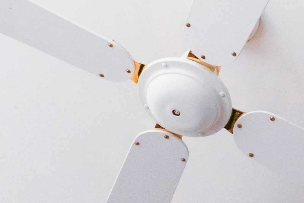 white-3-bladed-ceiling-fan-sb4rqzqgnn4